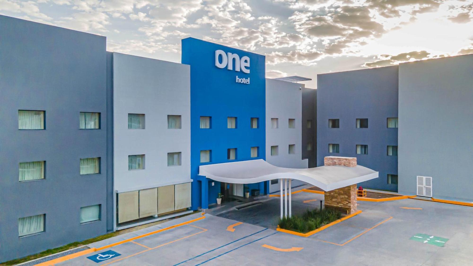 One Saltillo Aeropuerto Exterior foto